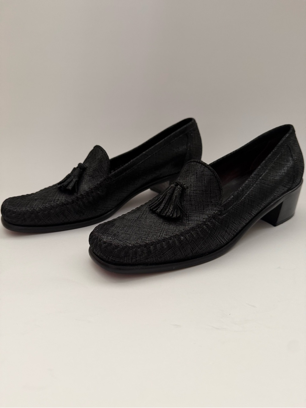 Stuart Weitzman Black Textured Tassel Loafers – 8.5 AAA Extra Narrow